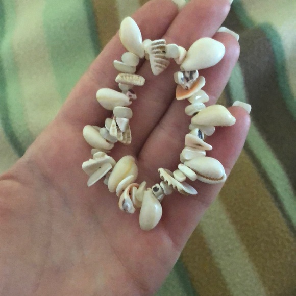 🌸Handmade Seashell Bracelet - Picture 3 of 3